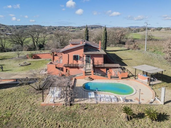 casa indipendente in vendita a Monterosi