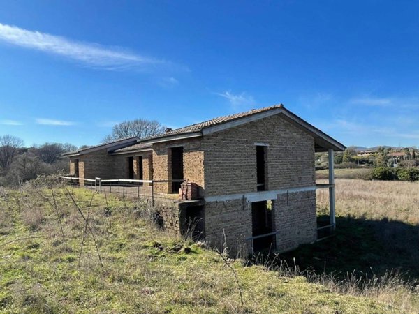 casa indipendente in vendita a Monterosi