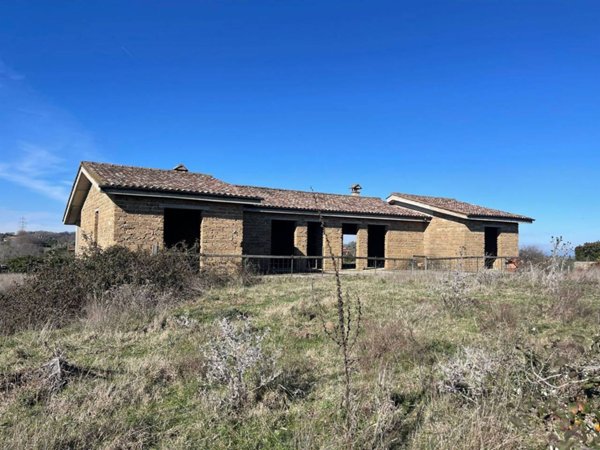 casale in vendita a Monterosi