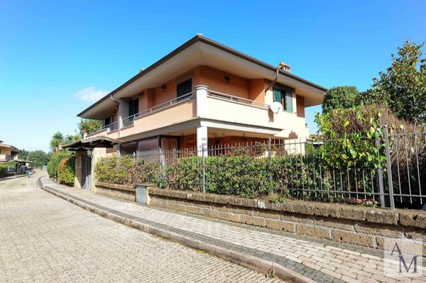 casa indipendente in vendita a Monterosi