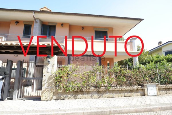 casa indipendente in vendita a Monterosi