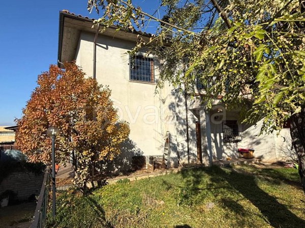 casa indipendente in vendita a Monterosi