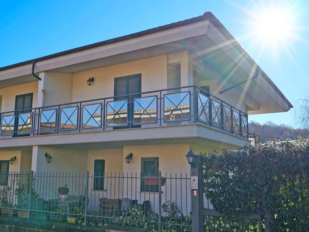 casa indipendente in vendita a Monterosi