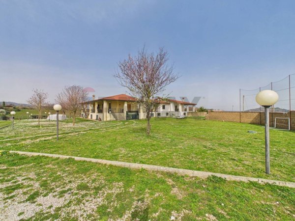 casa indipendente in vendita a Monterosi