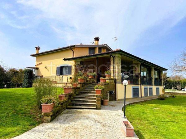 casa indipendente in vendita a Monterosi