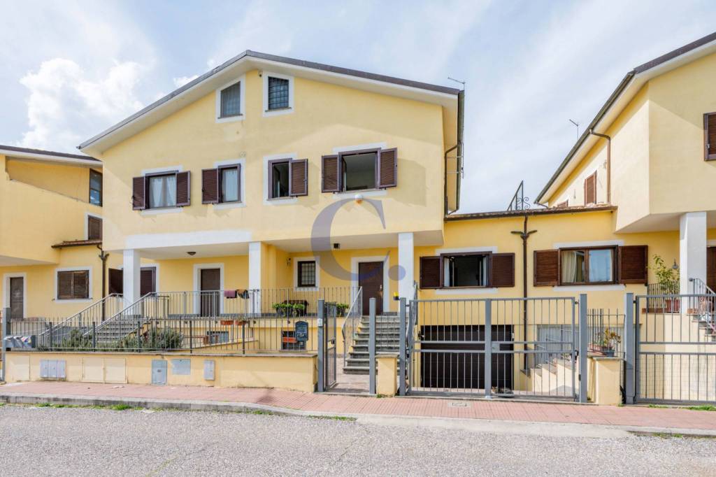 casa indipendente in vendita a Monterosi