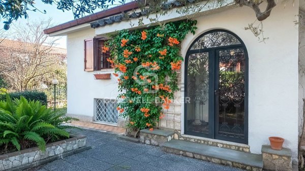 casa indipendente in vendita a Monterosi