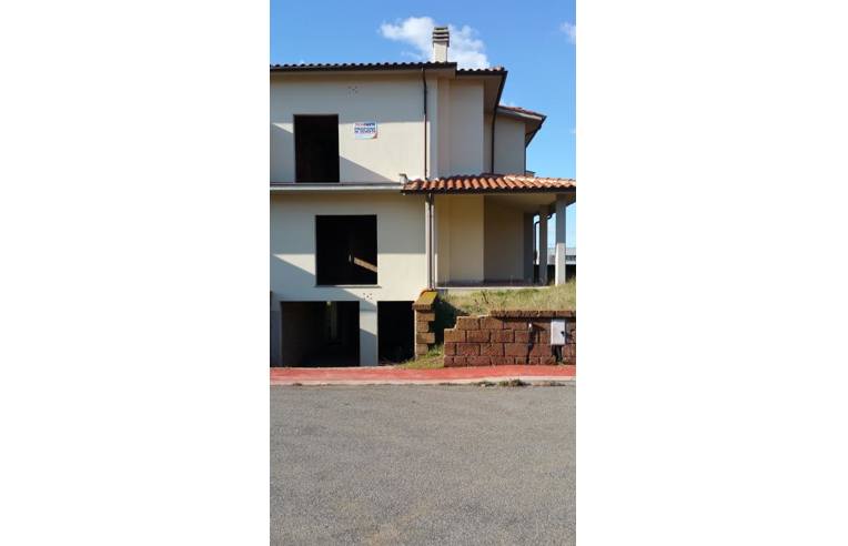 casa indipendente in vendita a Monterosi