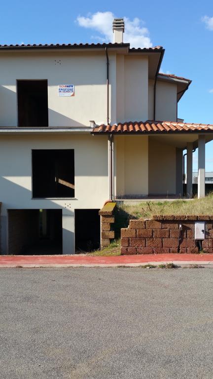 casa indipendente in vendita a Monterosi