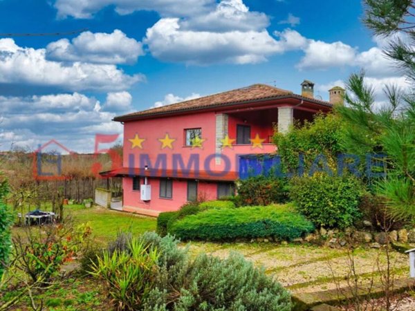 casa indipendente in vendita a Monterosi