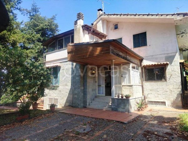 casa indipendente in vendita a Monterosi