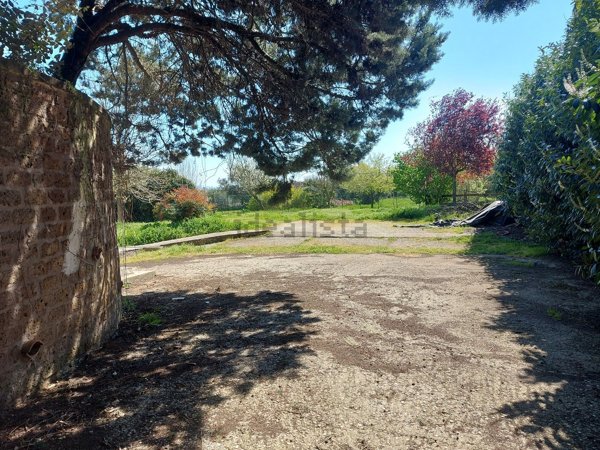 casa indipendente in vendita a Monterosi