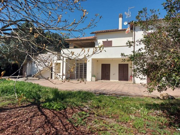 casa indipendente in vendita a Monterosi