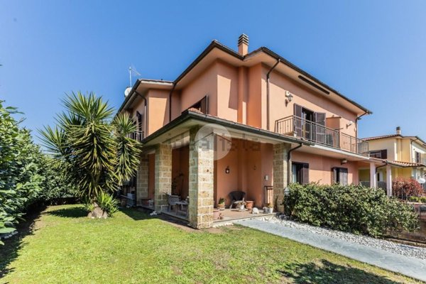 casa indipendente in vendita a Monterosi