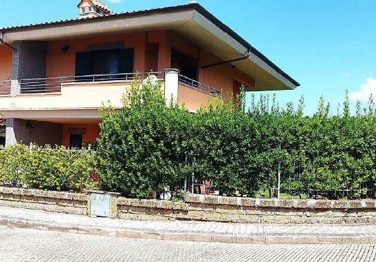 casa indipendente in vendita a Monterosi