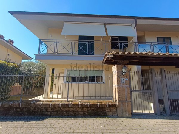 casa indipendente in vendita a Monterosi