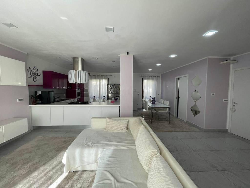 casa indipendente in vendita a Monterosi