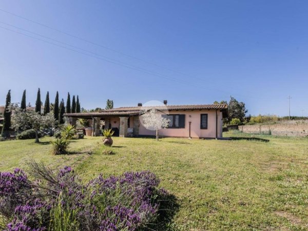 casa indipendente in vendita a Monterosi