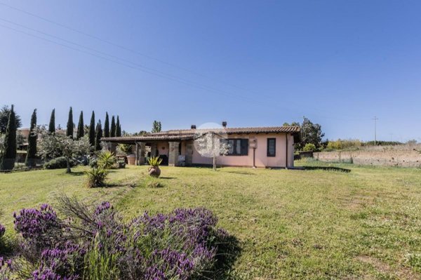 casa indipendente in vendita a Monterosi