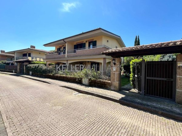 casa indipendente in vendita a Monterosi