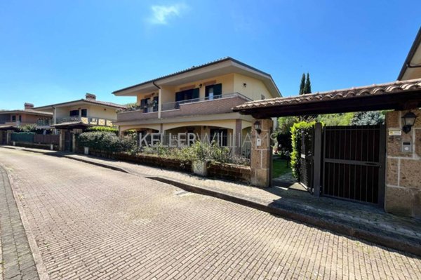 casa indipendente in vendita a Monterosi