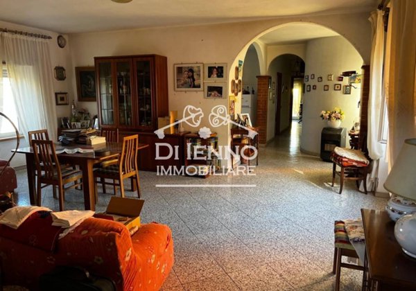 casa indipendente in vendita a Monterosi