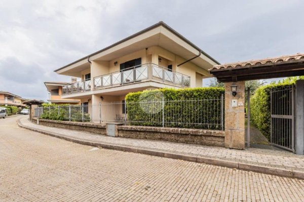 casa indipendente in vendita a Monterosi