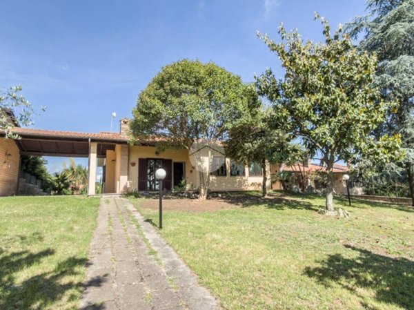 casa indipendente in vendita a Monterosi