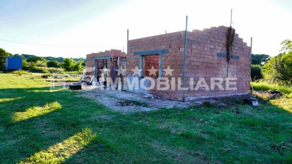 casa indipendente in vendita a Monterosi