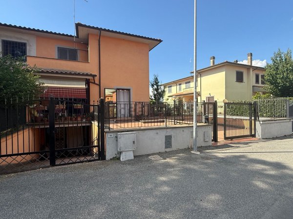 casa indipendente in vendita a Monterosi