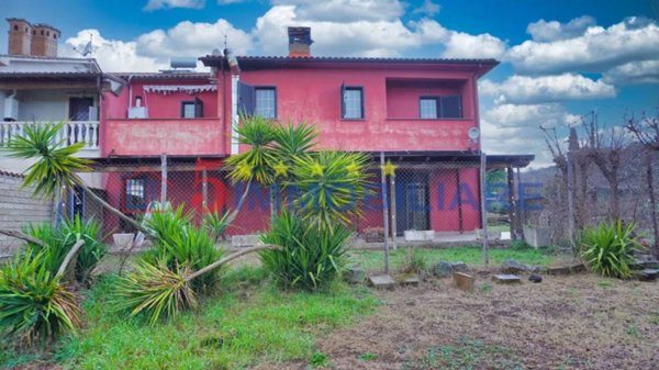 casa indipendente in vendita a Monterosi