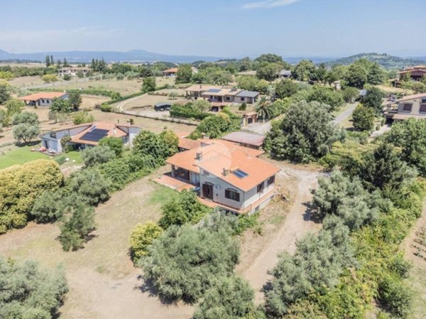 casa indipendente in vendita a Monterosi
