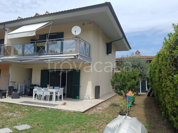 casa indipendente in vendita a Monterosi
