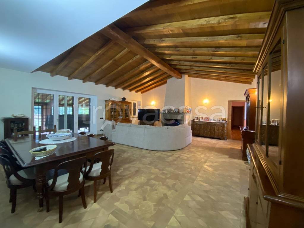 casa indipendente in vendita a Monterosi