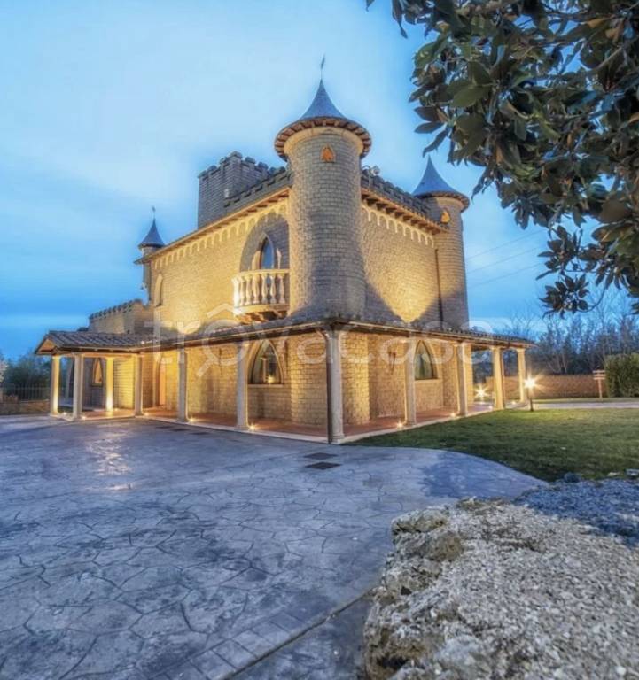 casa indipendente in vendita a Monterosi