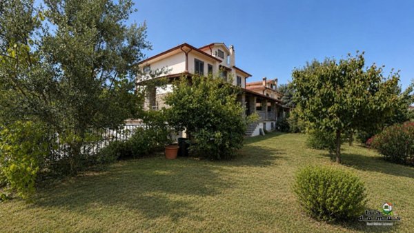 casa indipendente in vendita a Monterosi