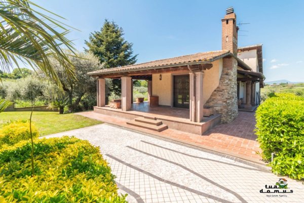 casa indipendente in vendita a Monterosi