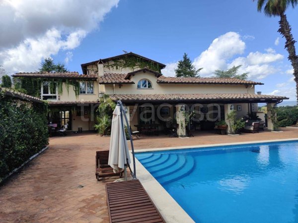casa indipendente in vendita a Monterosi