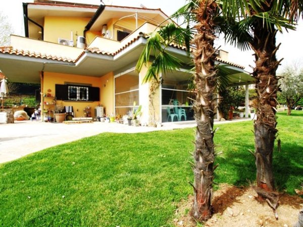 casa indipendente in vendita a Nepi