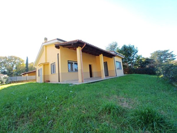 casa indipendente in vendita a Nepi