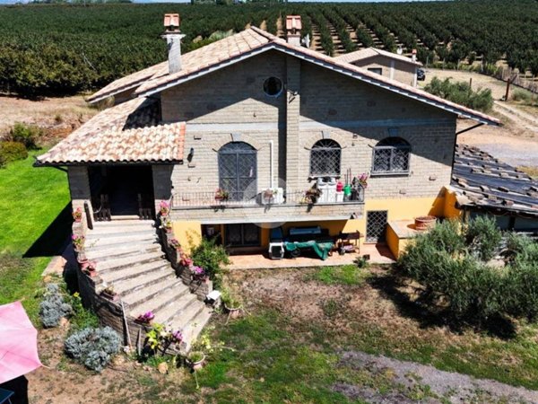 casa indipendente in vendita a Nepi