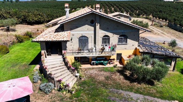 casa indipendente in vendita a Nepi