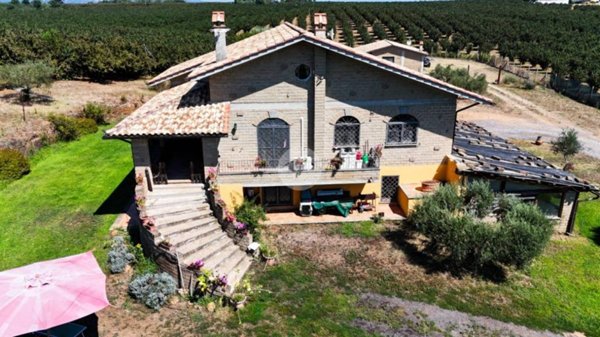 casa indipendente in vendita a Nepi