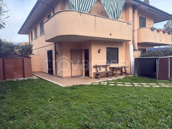casa indipendente in vendita a Nepi