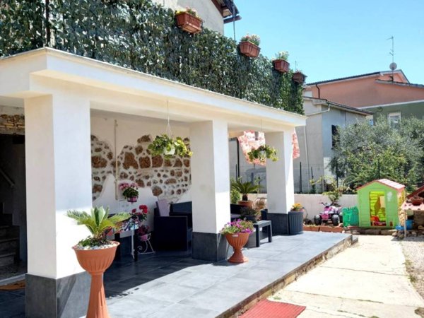 casa indipendente in vendita a Nepi