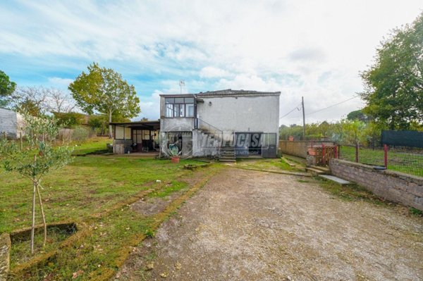 casa indipendente in vendita a Nepi