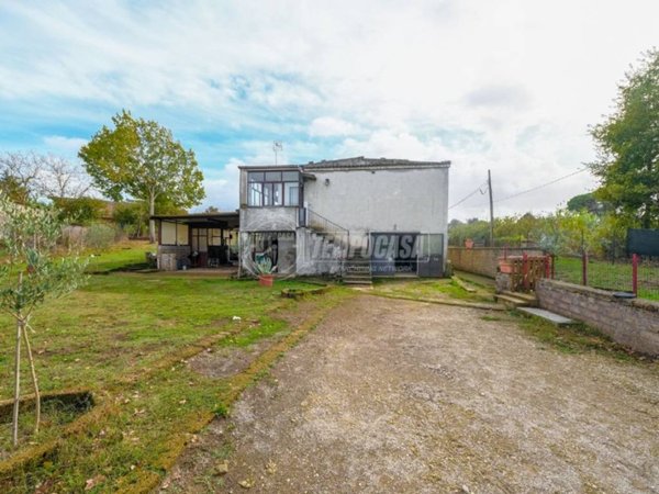 casa indipendente in vendita a Nepi