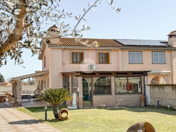 casa indipendente in vendita a Nepi