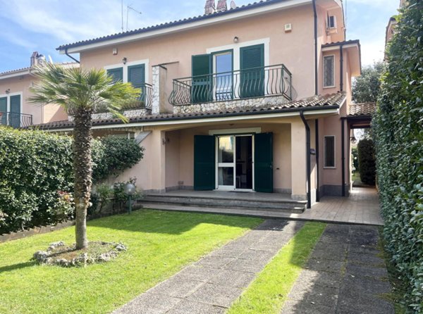 casa indipendente in vendita a Nepi
