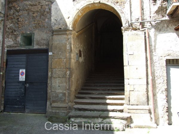 locale di sgombero in vendita a Nepi
